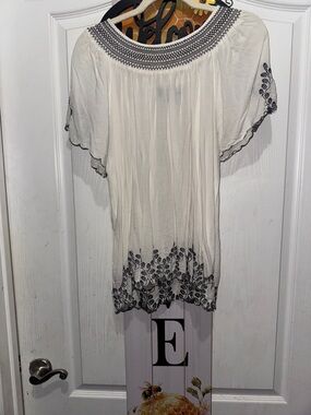 Lane Bryant NWOT size 14/16  Embroidered White Peasant Blouse